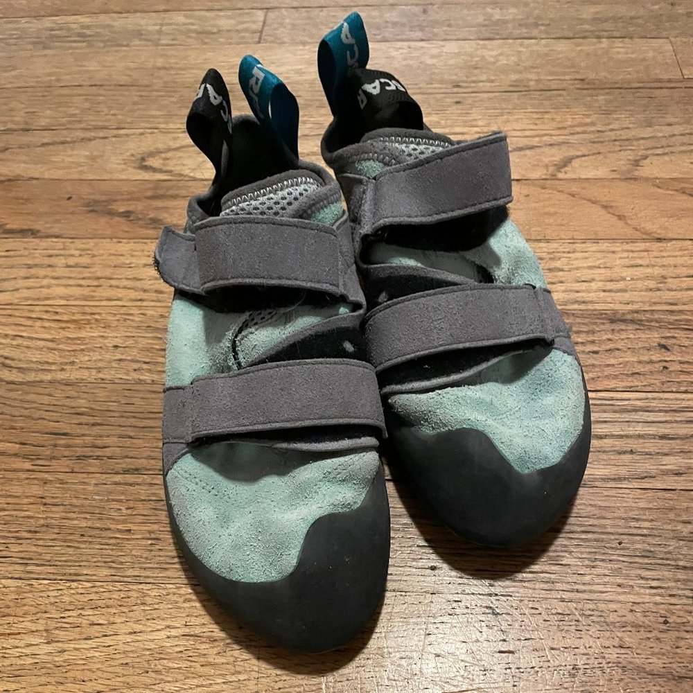 Scarpa Origin Women's climbing shoes teal size US Women 8.5